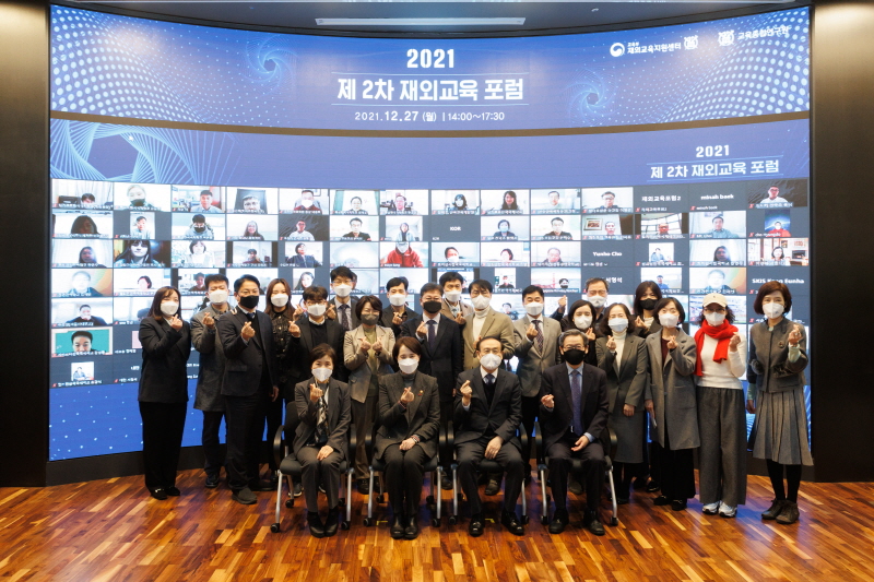 기념사진 촬영하는 오세정 총장
