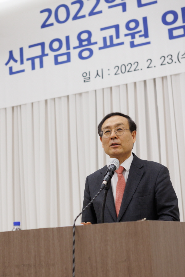 축사하는 오세정 총장