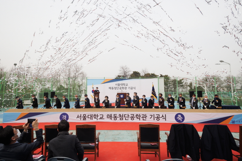 시삽하는 오세정 총장