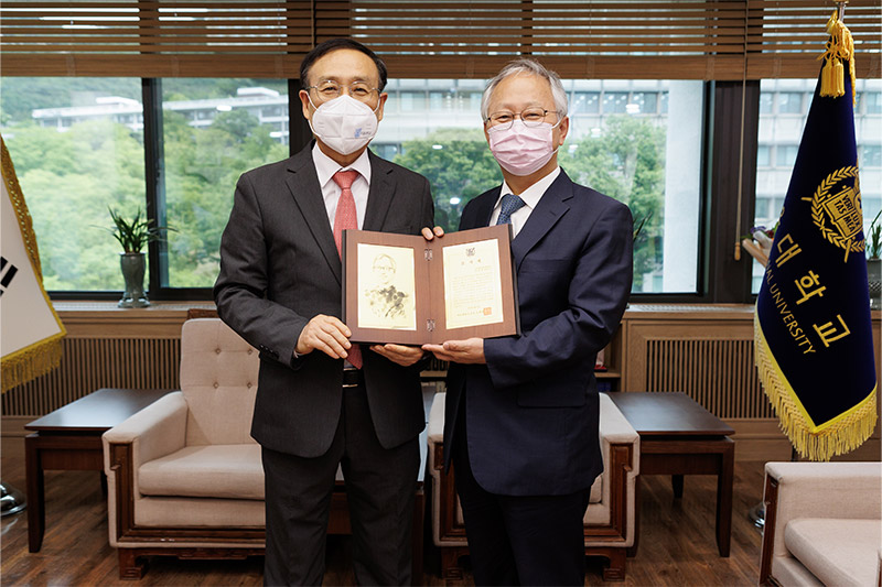 오세정 총장과 박광범 대표