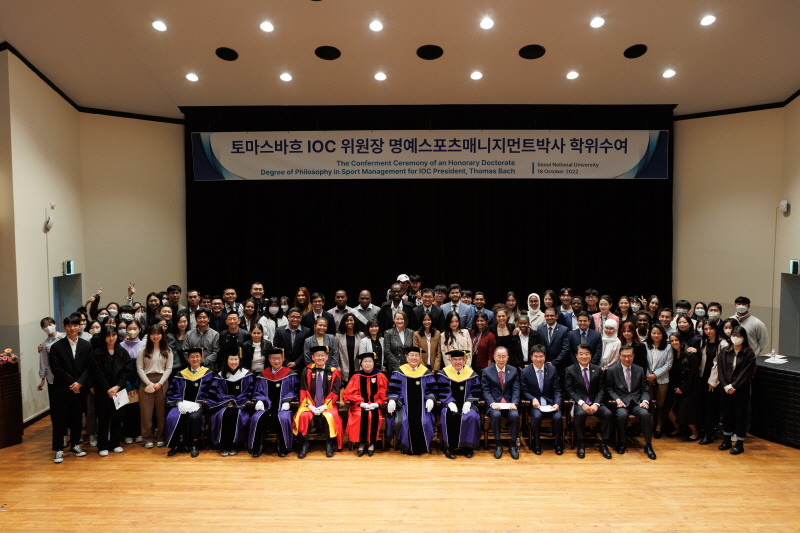 학위수여식 기념사진