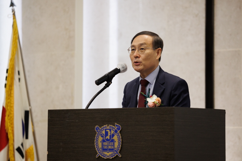 축사하는 오세정 총장