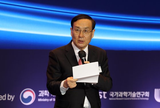 개회사하는 오세정 총장
