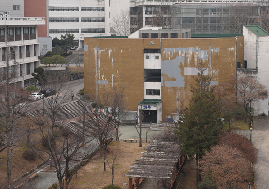 서울대학교 자연과학대학 대형강의동(28동) 전경: 과거 28동